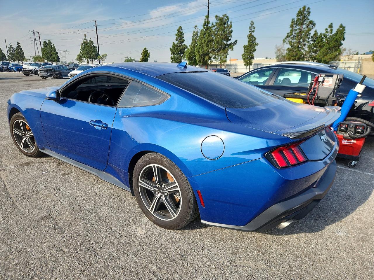 2024 Ford Mustang - zdjęcie 2