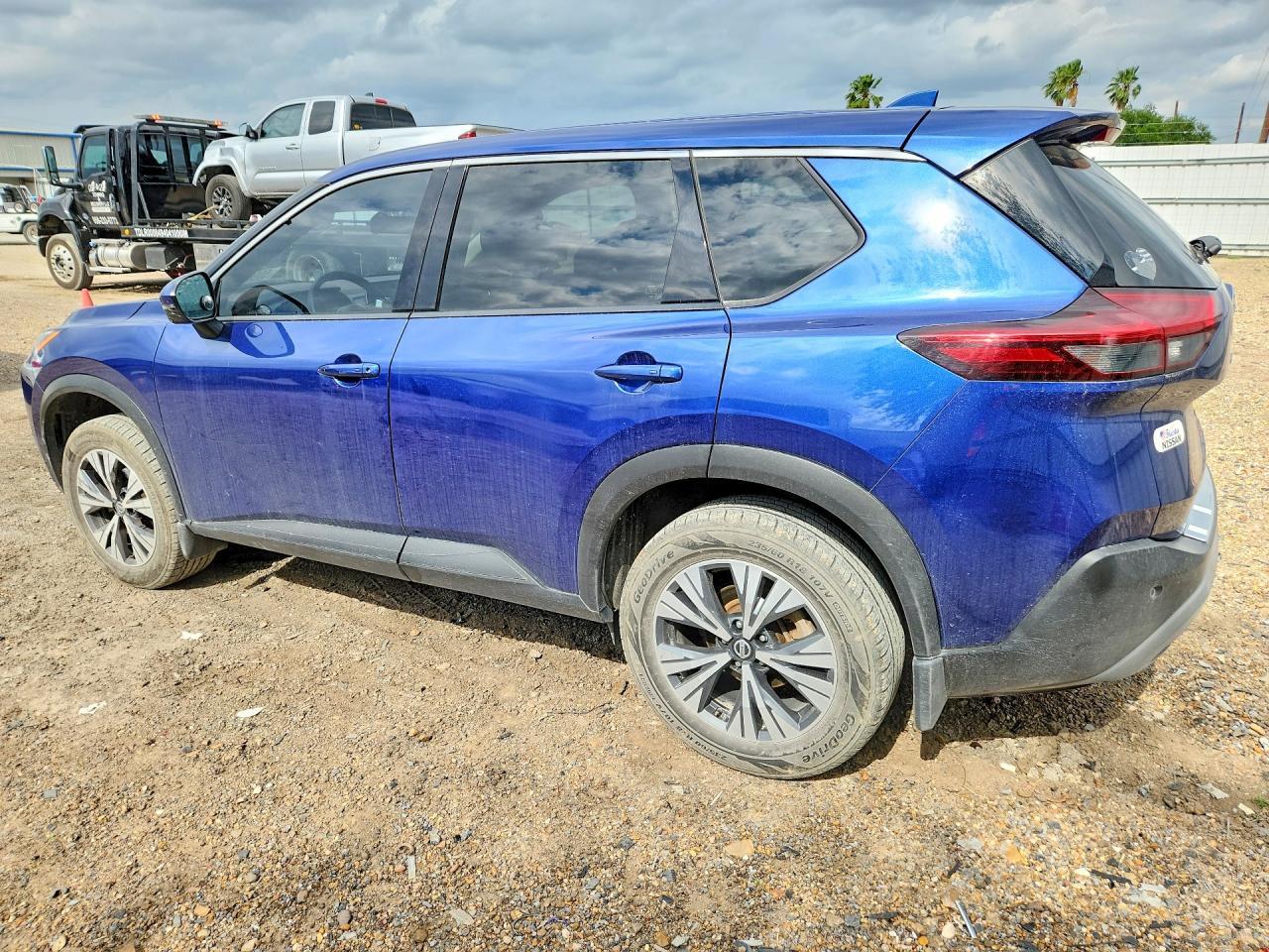 2021 Nissan Rogue Sv - zdjęcie 2