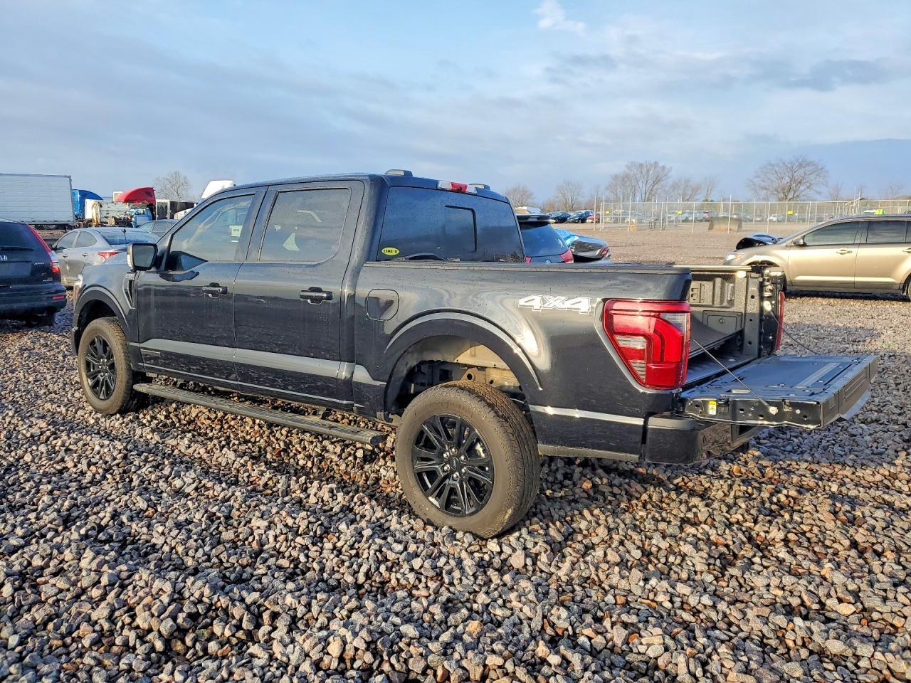 2025 Ford F150 Platinum - zdjęcie 2
