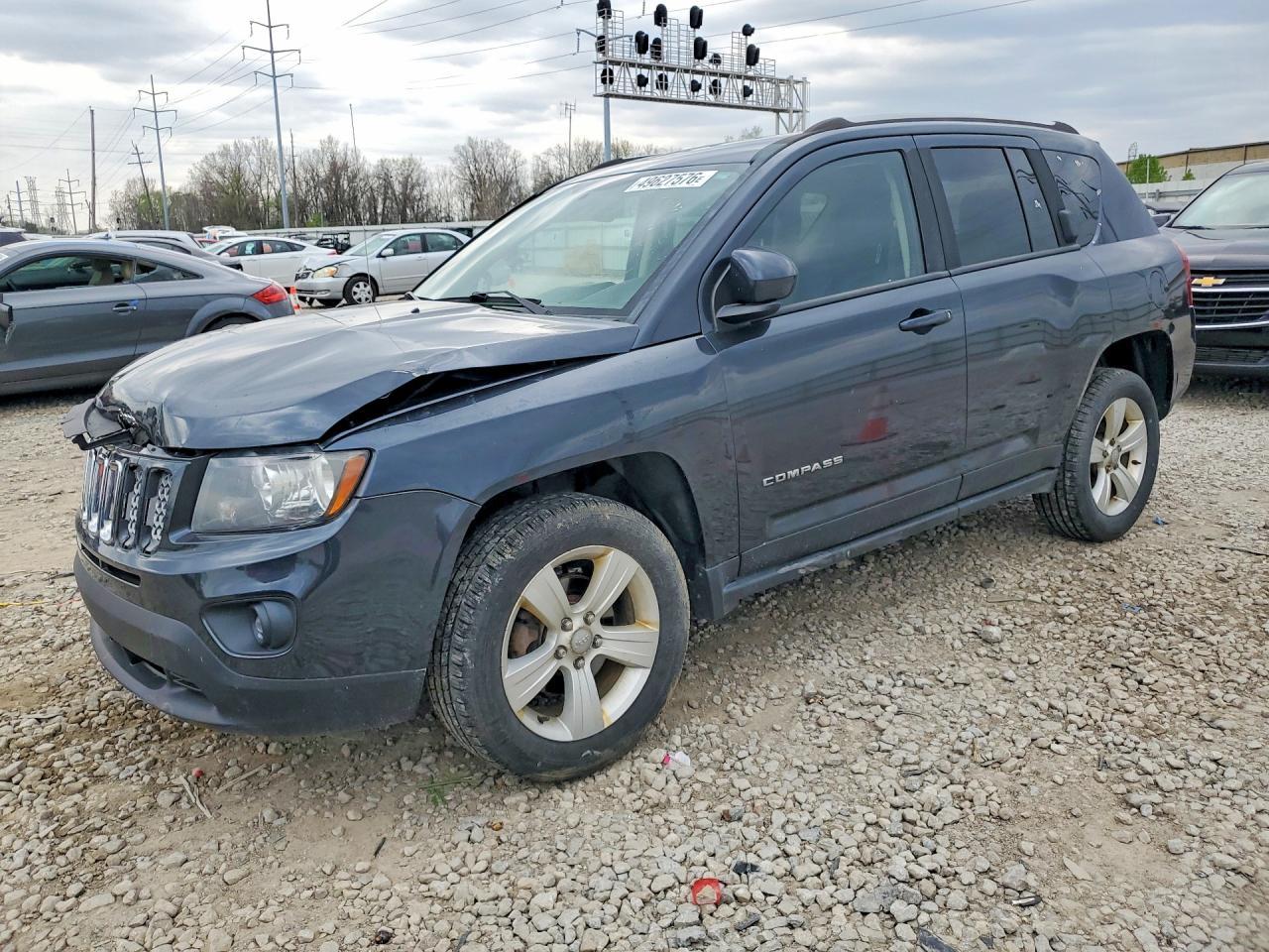 2015 Jeep Compass Latitude - zdjęcie główne