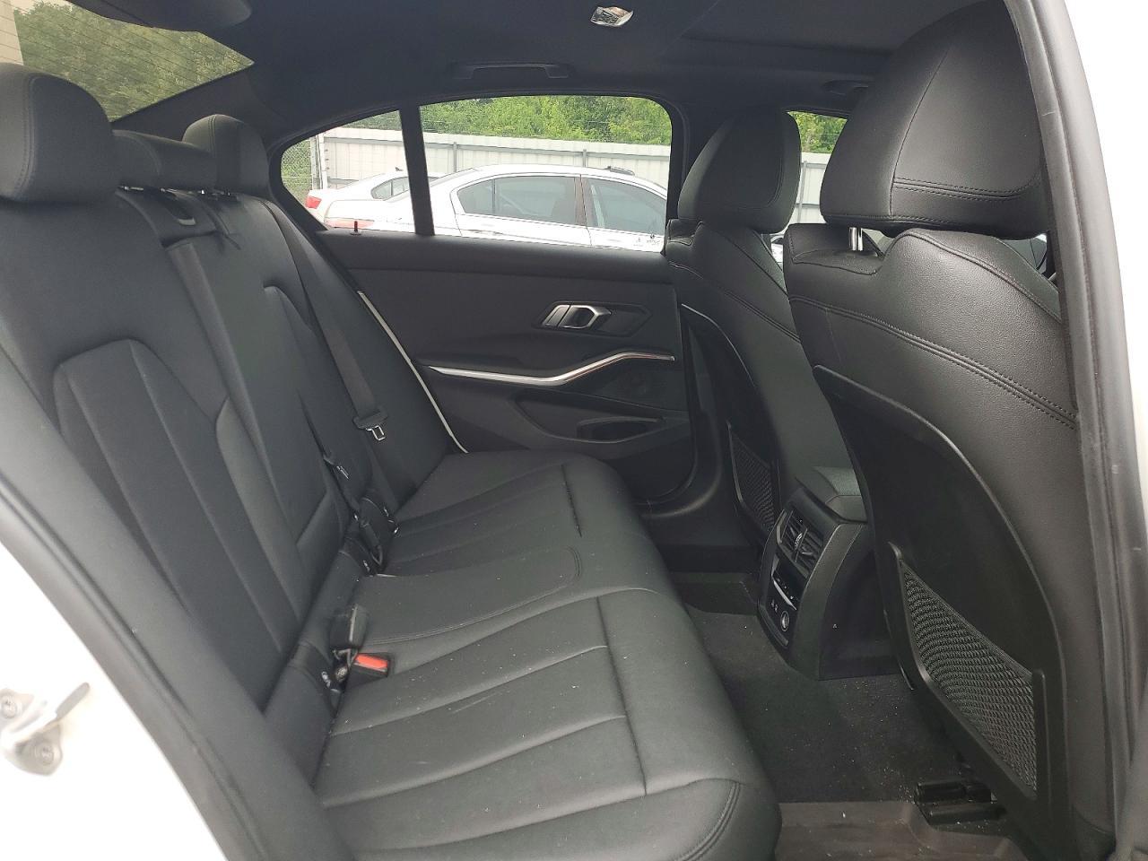 2020 BMW 330Xi - zdjęcie 10