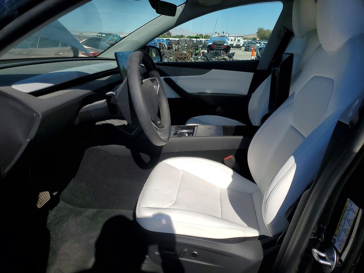 2026 Tesla Model Y - zdjęcie 7