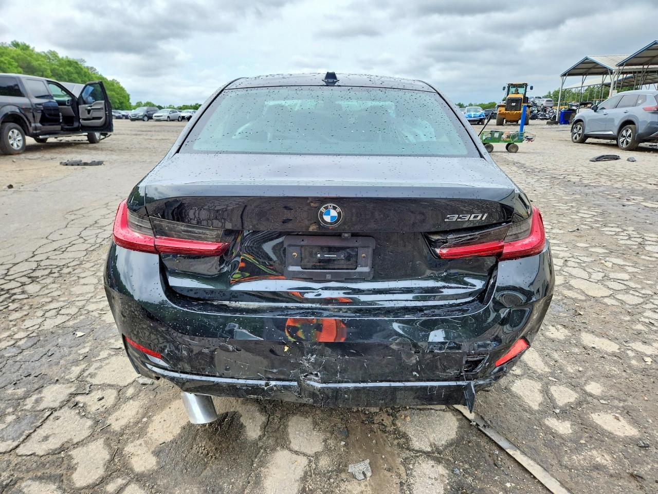 2025 BMW 330I - zdjęcie 6