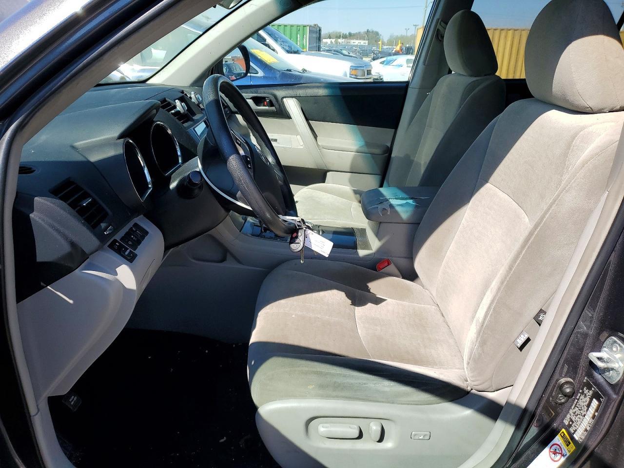 2013 Toyota Highlander Plus - zdjęcie 7