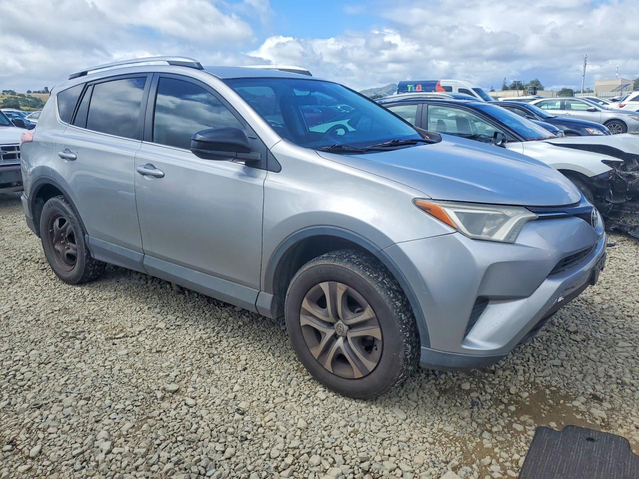 2016 Toyota Rav4 Le - zdjęcie 4