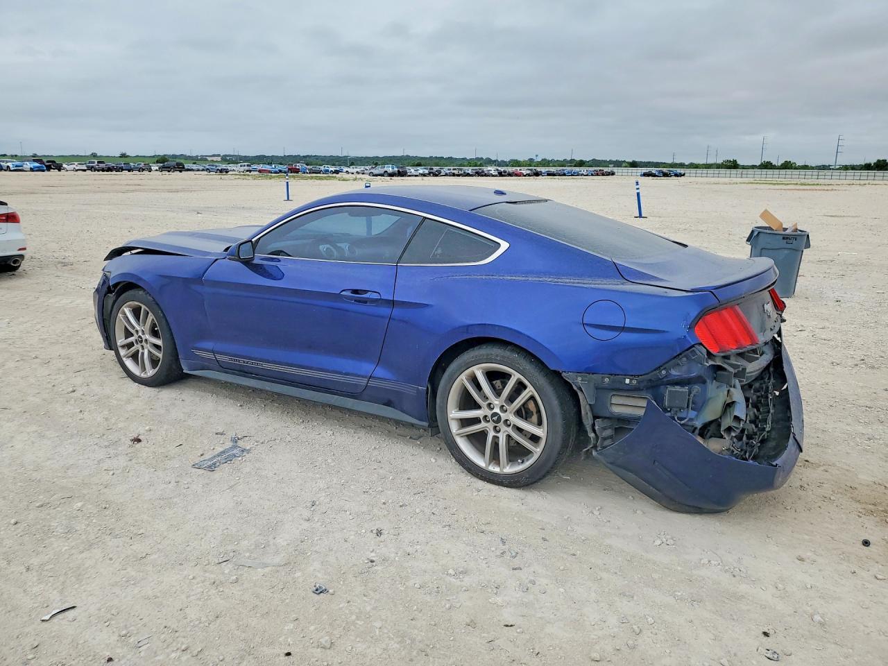 2016 Ford Mustang V6 Coupe - zdjęcie 2