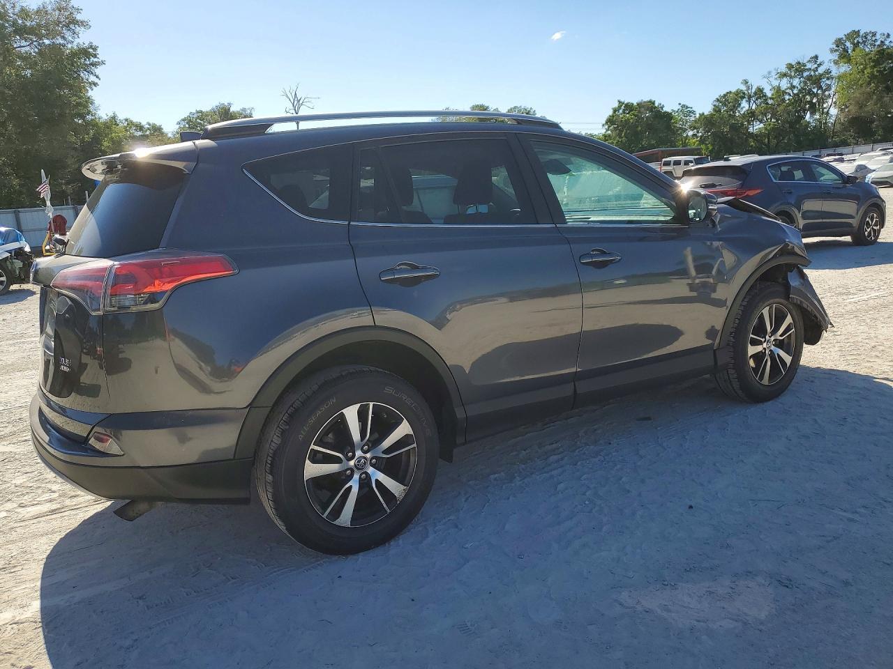 2017 Toyota Rav4 Xle - zdjęcie 3