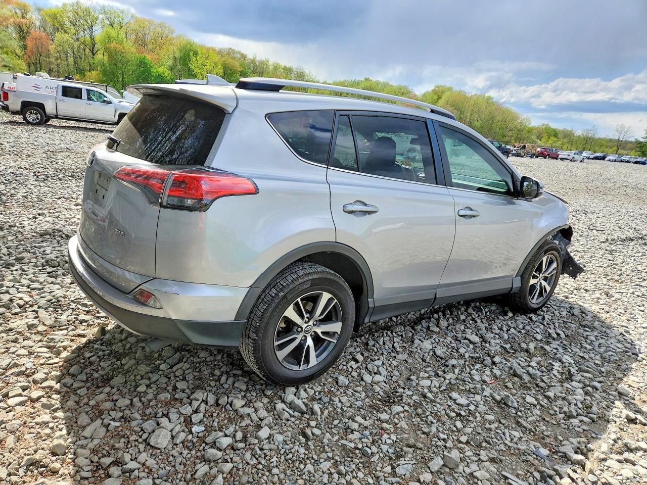 2017 Toyota Rav4 Xle - zdjęcie 3