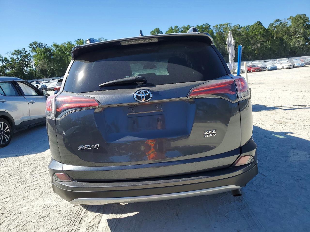 2017 Toyota Rav4 Xle - zdjęcie 6