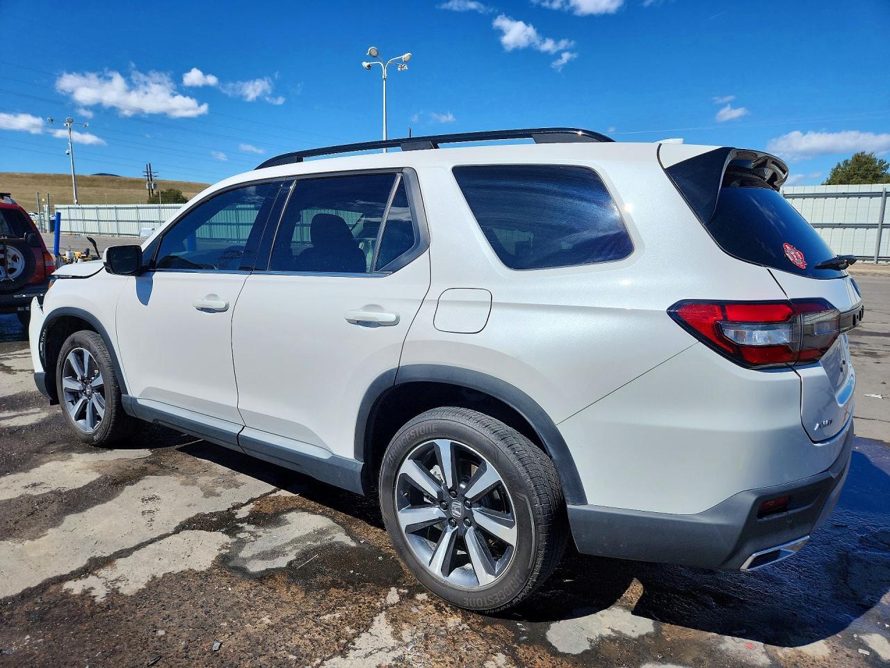 2025 Honda Pilot Touring - zdjęcie 2
