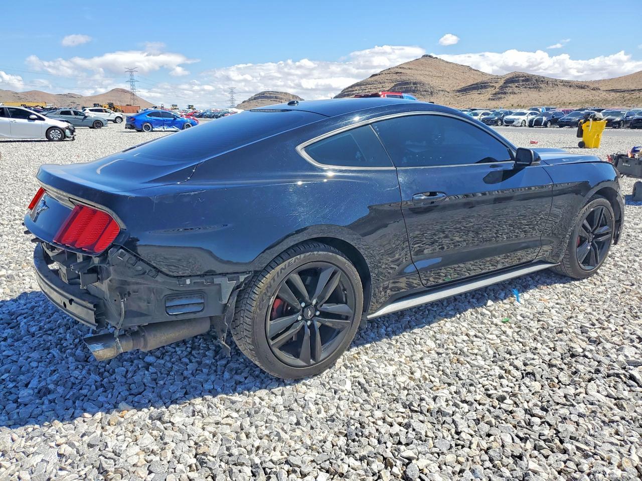 Ford Mustang - zdjęcie 3