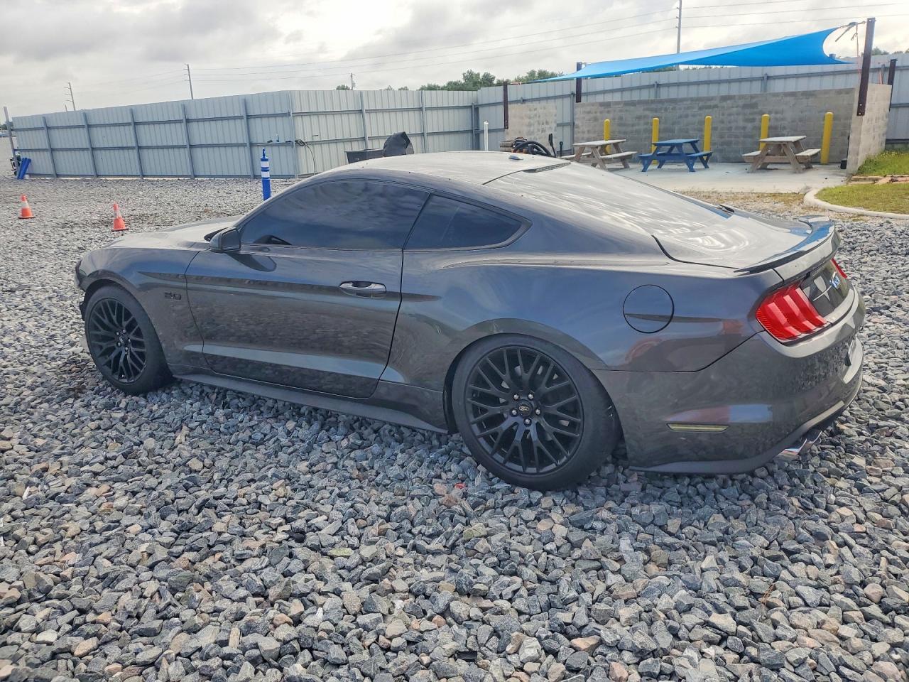 2019 Ford Mustang Gt - zdjęcie 2