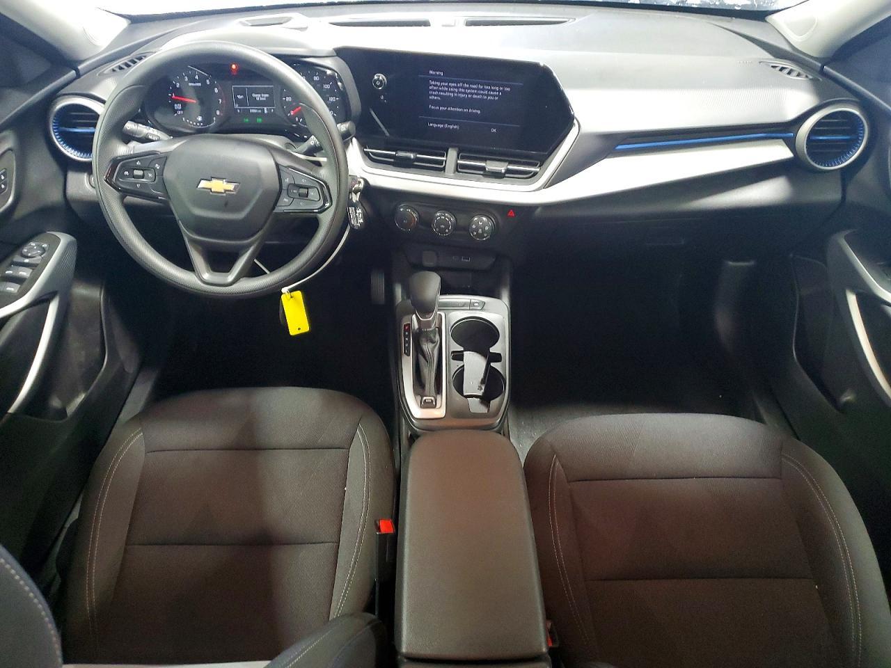 2025 Chevrolet Trax Ls - zdjęcie 8