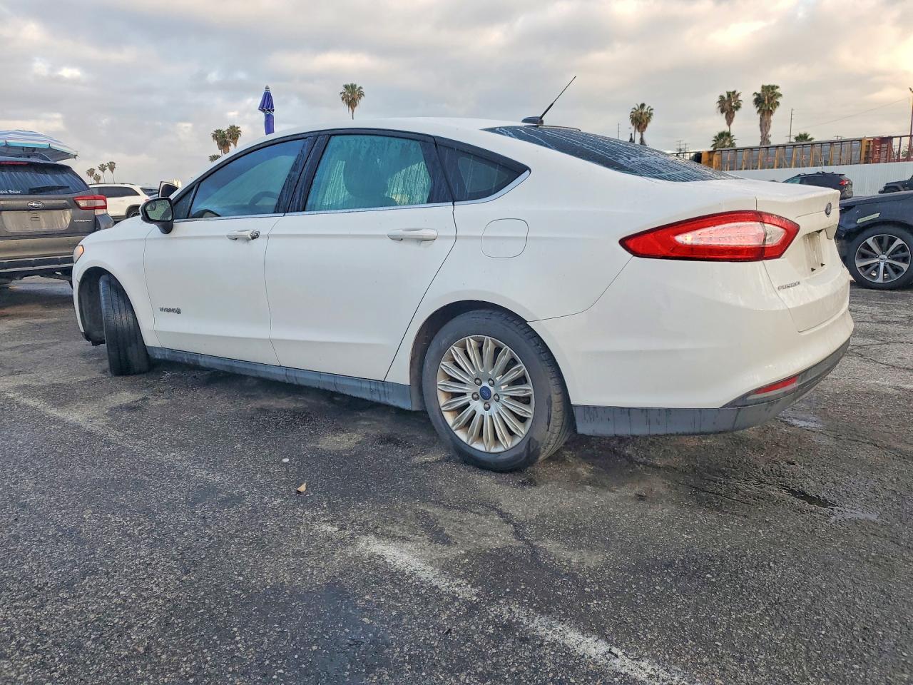 2015 Ford Fusion S Hybrid - zdjęcie 2