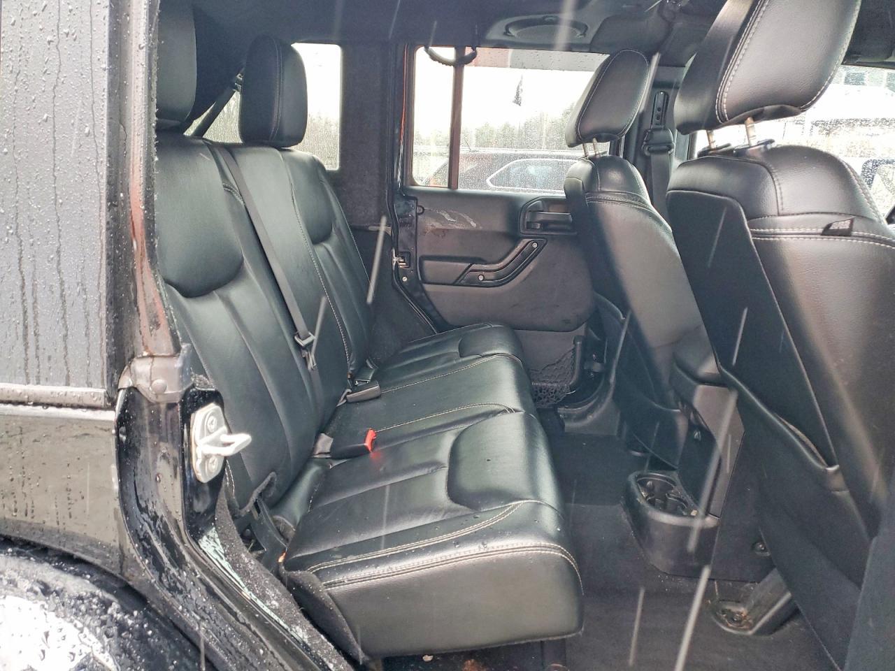 2014 Jeep Wrangler Unlimited Sahara - zdjęcie 10