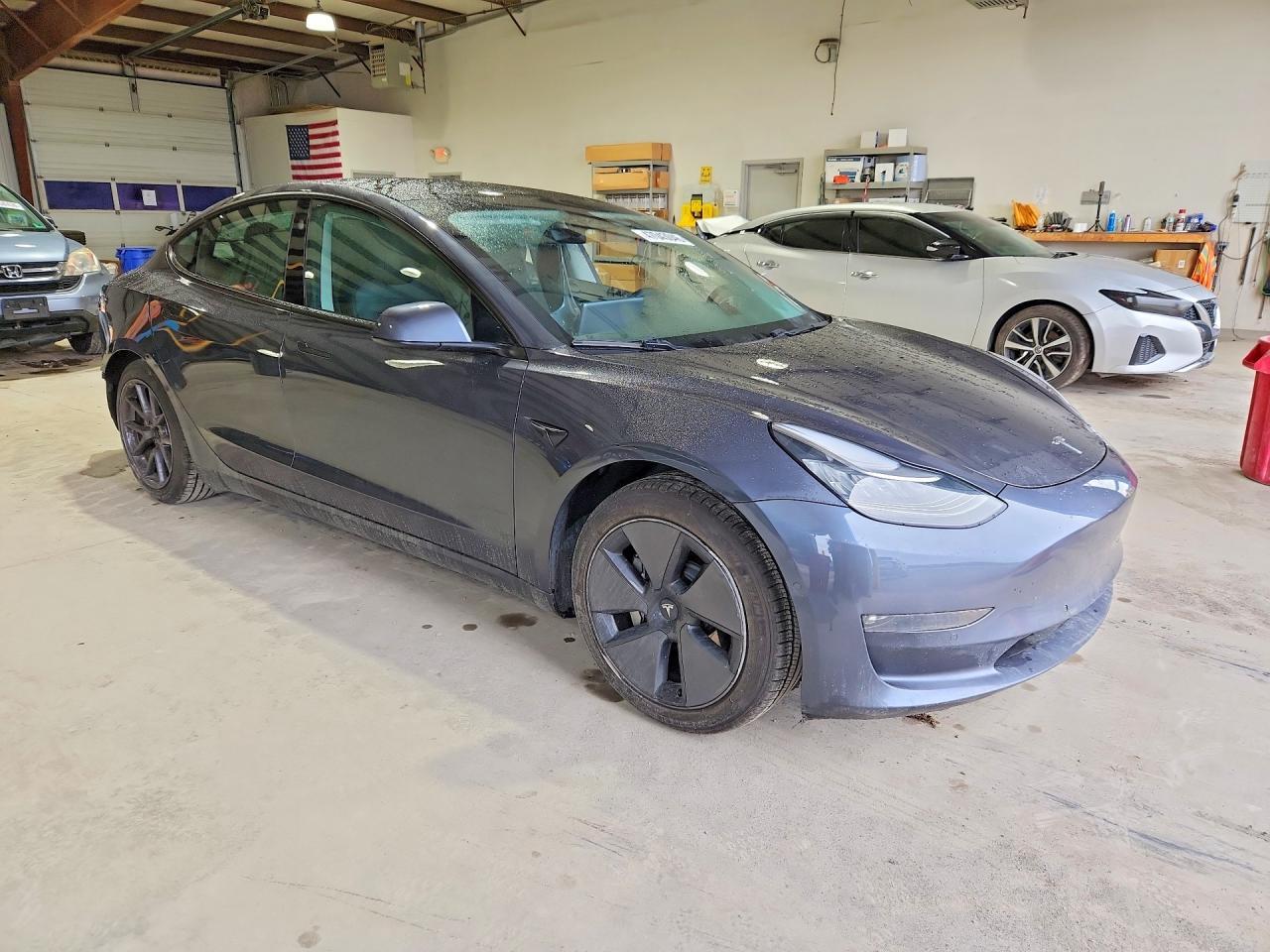 2021 Tesla Model 3 - zdjęcie 4