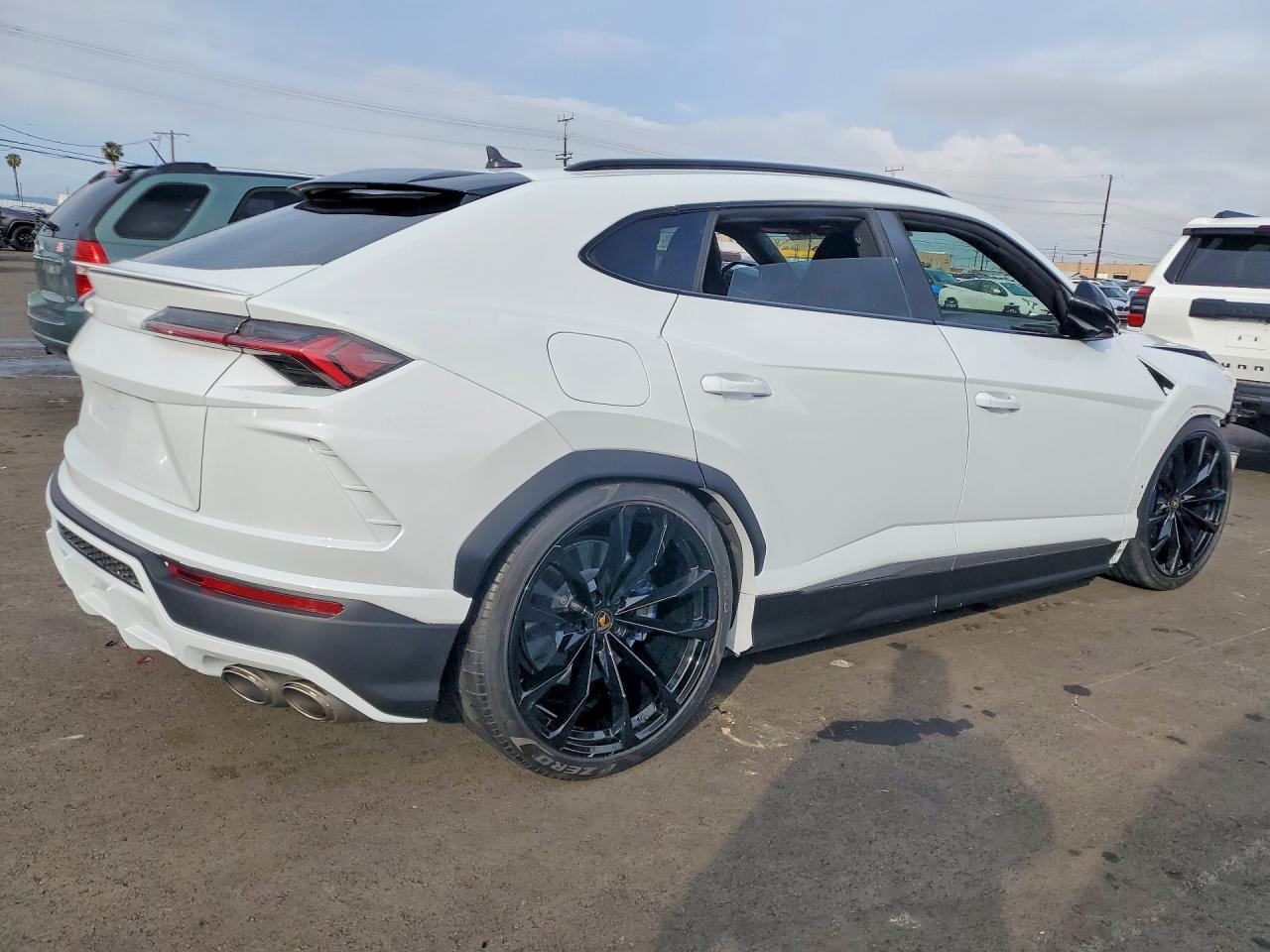 2021 Lamborghini Urus - zdjęcie 3