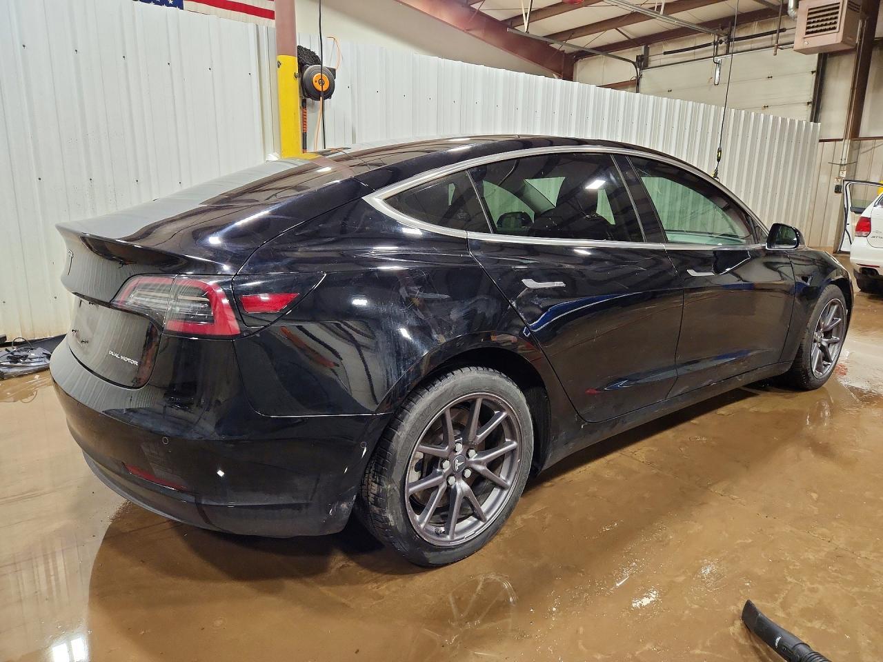 2018 Tesla Model 3 - zdjęcie 3