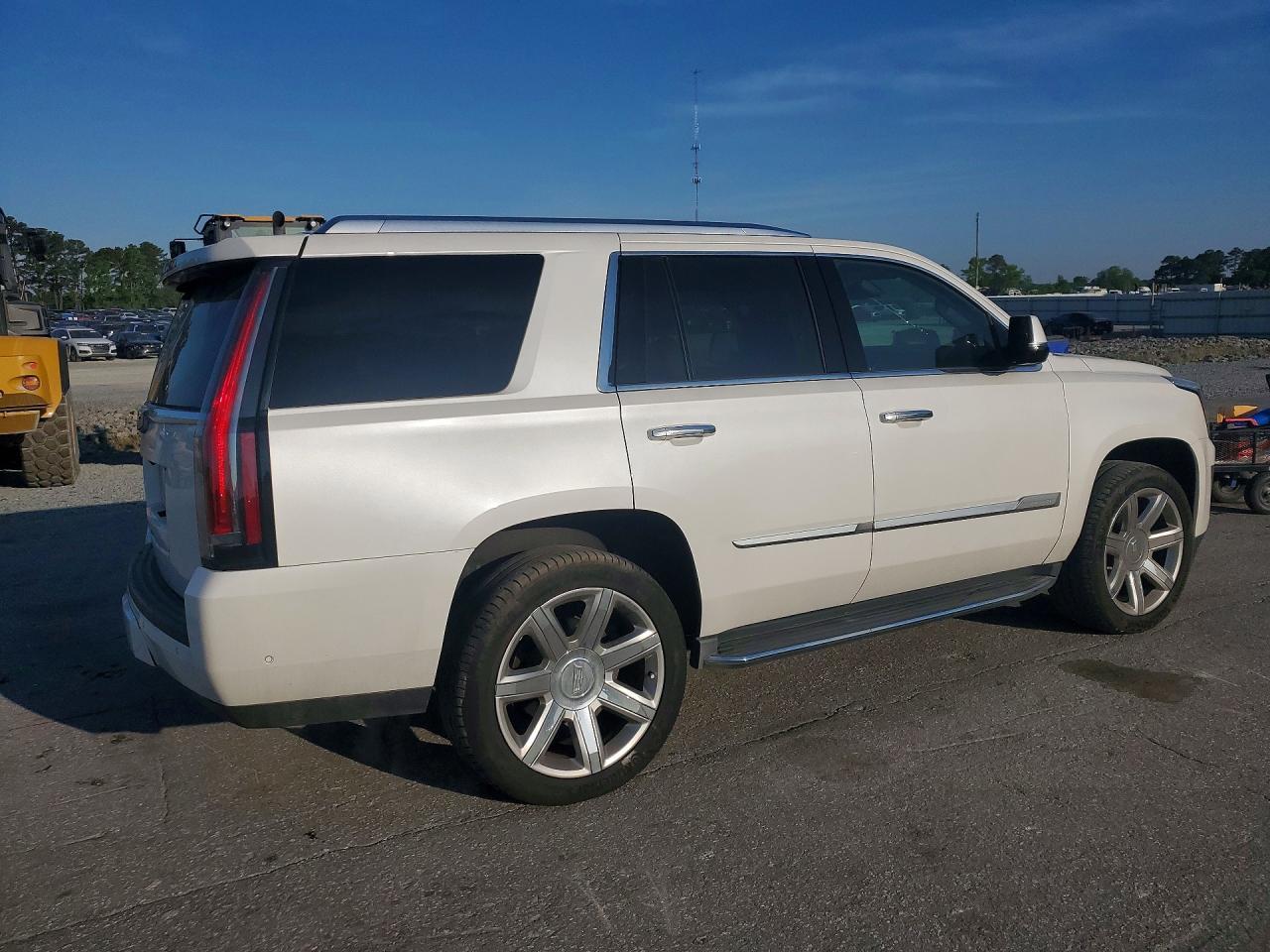 2020 Cadillac Escalade Luxury - zdjęcie 3