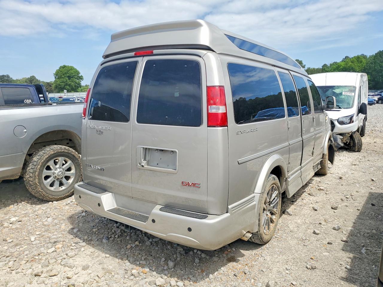 2020 GMC Savana G2500 - zdjęcie 3