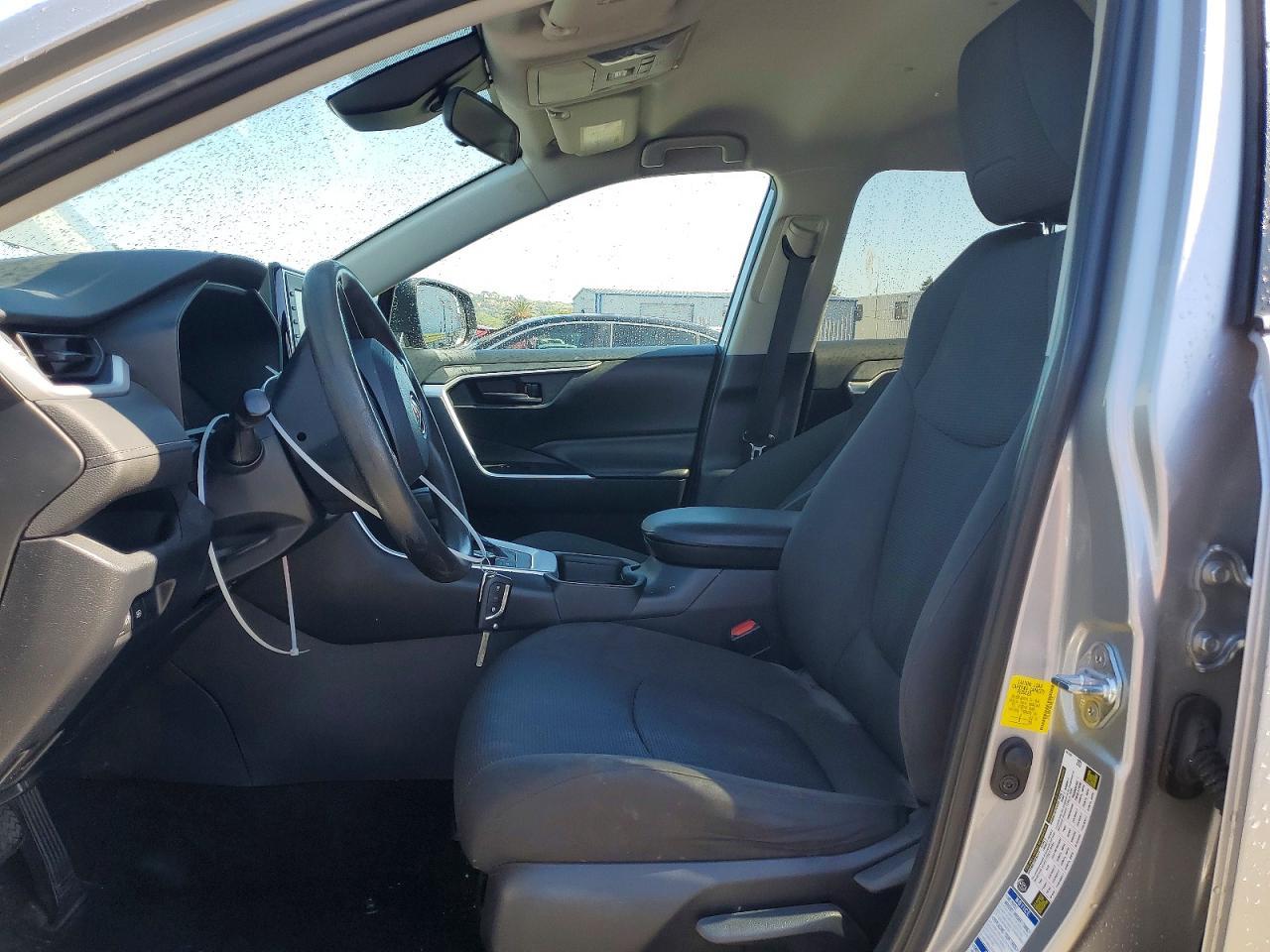 2019 Toyota Rav4 Hybrid Le - zdjęcie 7