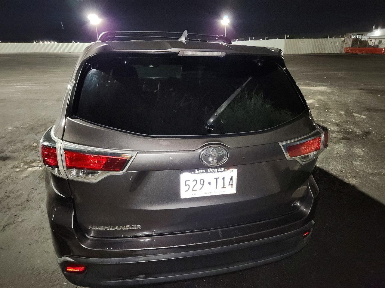 2016 Toyota Highlander Le Plus - zdjęcie 6