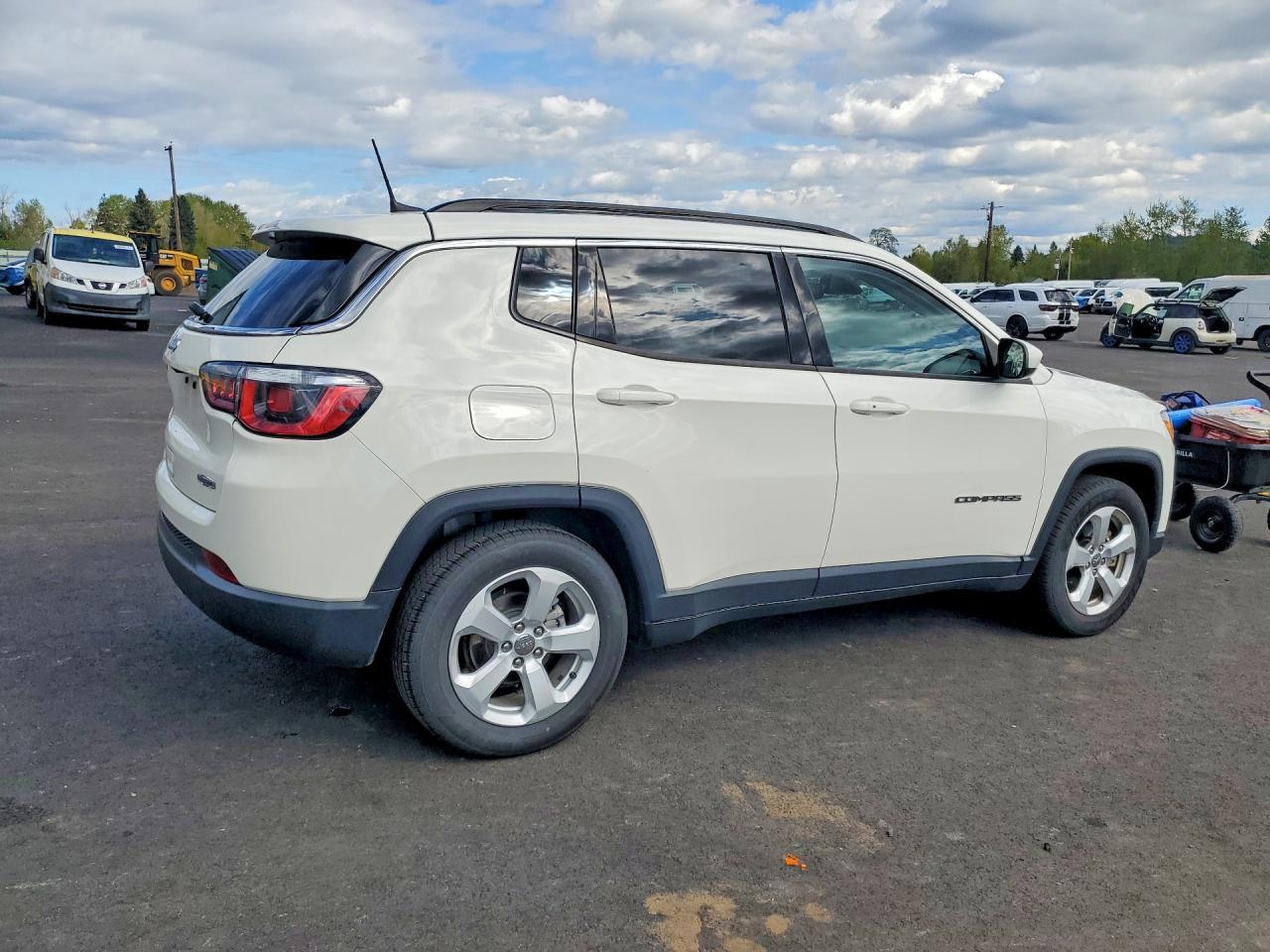 2020 Jeep Compass Latitude - zdjęcie 3