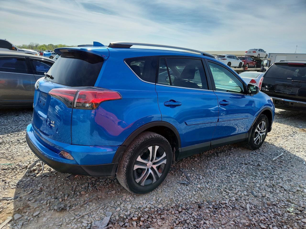 2017 Toyota Rav4 Le - zdjęcie 3