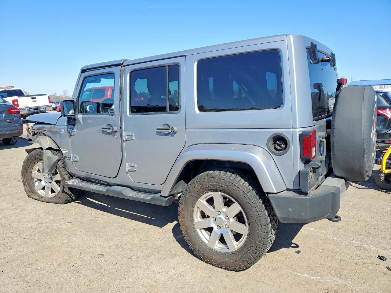 2013 Jeep Wrangler Unlimited Sahara - zdjęcie 2