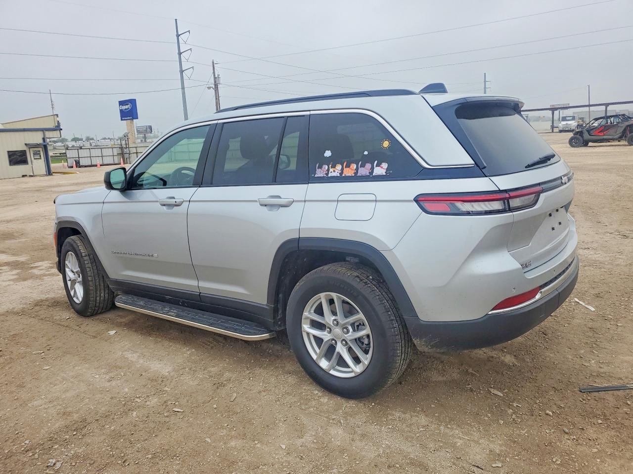 2025 Jeep Grand Cherokee Laredo - zdjęcie 2