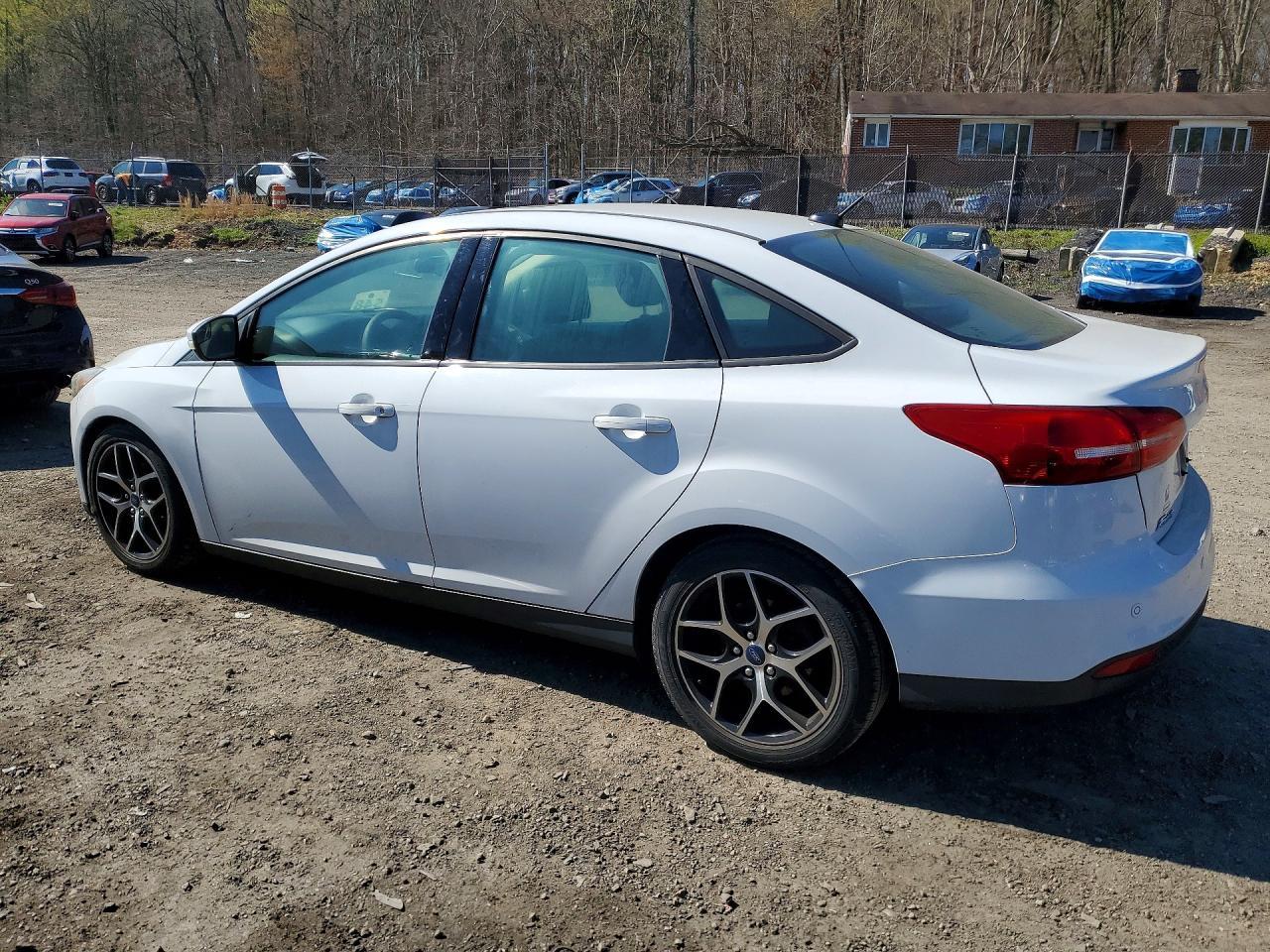 2017 Ford Focus Sel - zdjęcie 2