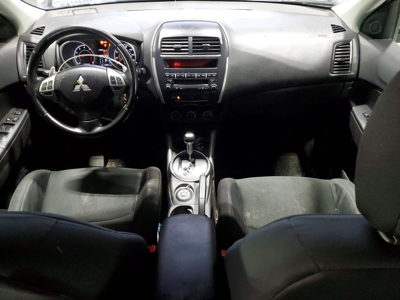 2013 Mitsubishi Outlander Sport Es - zdjęcie 8
