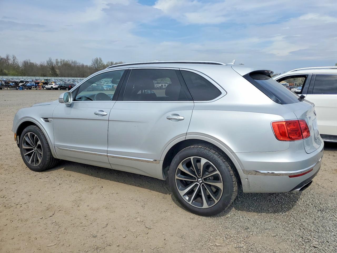 2017 Bentley Bentayga - zdjęcie 2