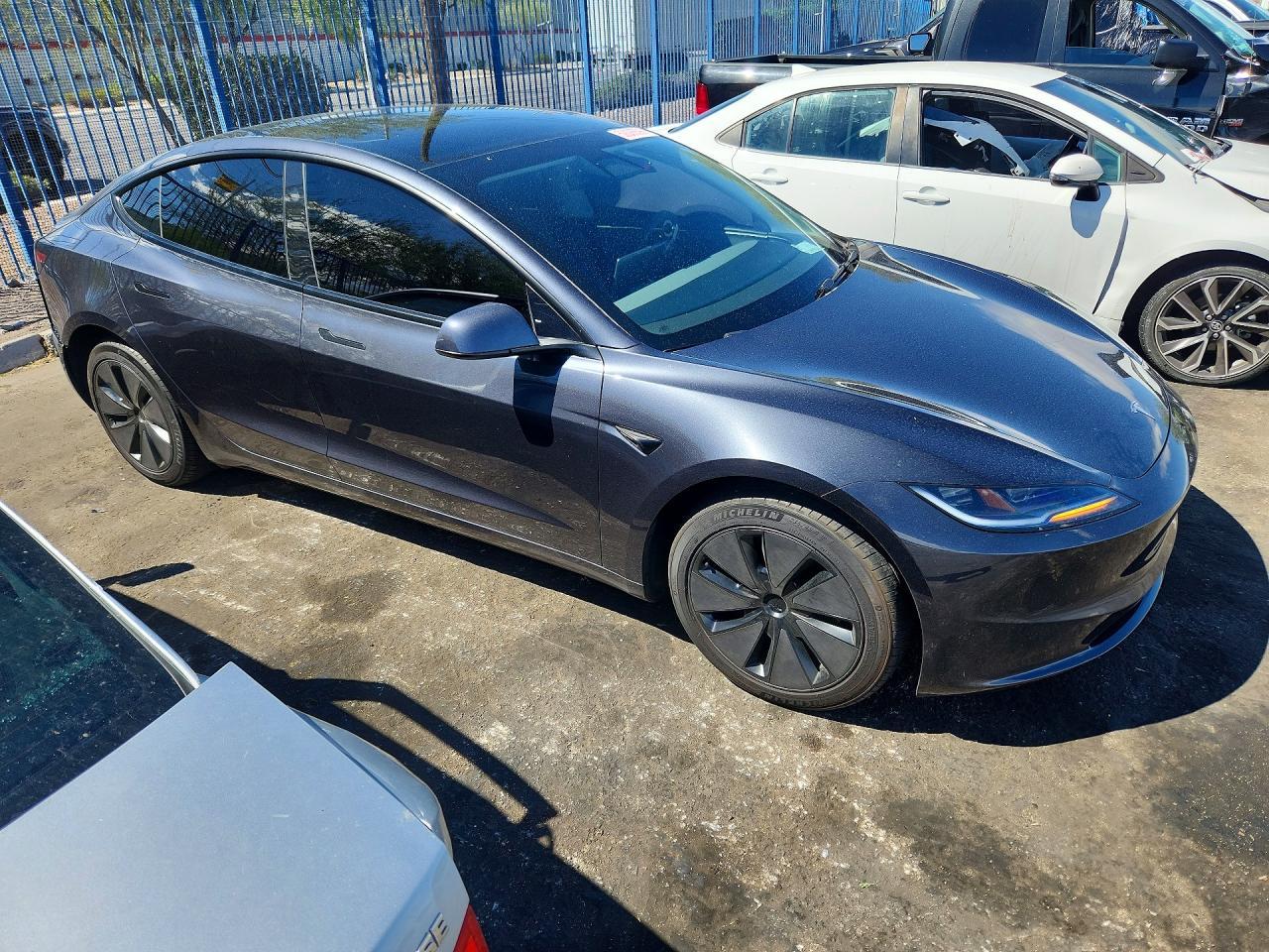 2025 Tesla Model 3 - zdjęcie 4