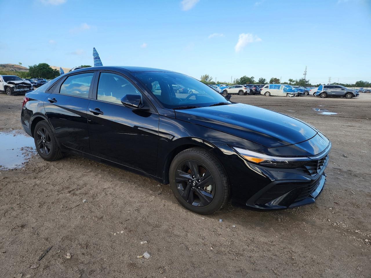 2025 Hyundai Elantra Sel Sport - zdjęcie 4