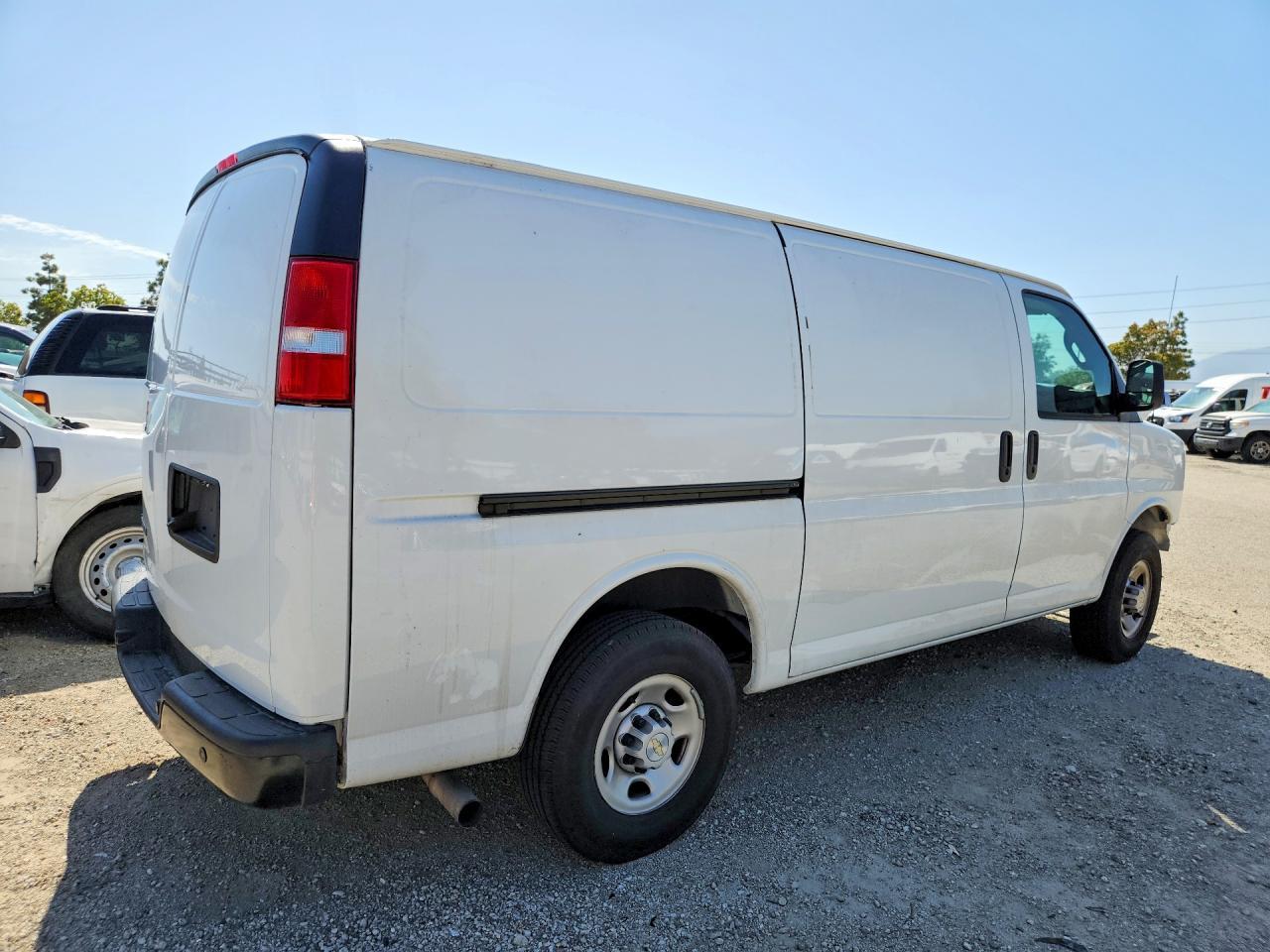 2024 Chevrolet Express G2500 - zdjęcie 3