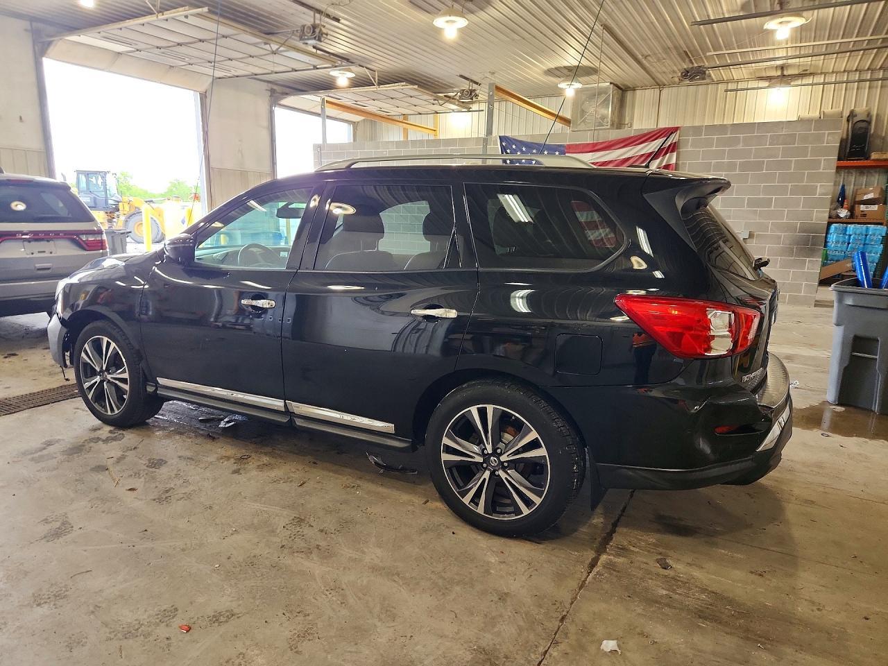 2017 Nissan Pathfinder Platinum - zdjęcie 2