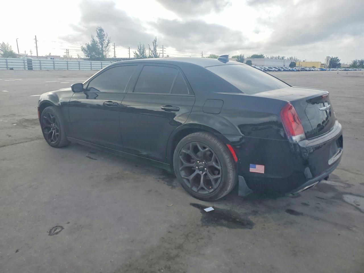 2019 Chrysler 300 Touring - zdjęcie 2