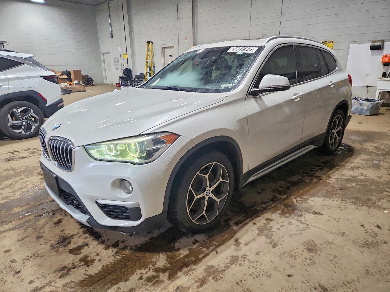 2017 BMW X1 xDrive28I - zdjęcie główne