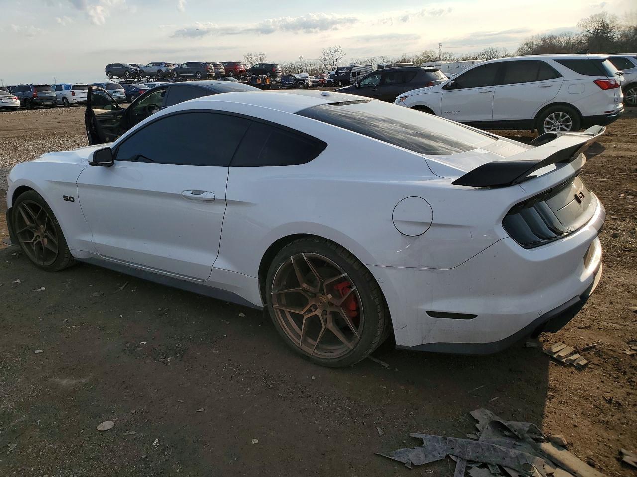 2020 Ford Mustang Gt - zdjęcie 2