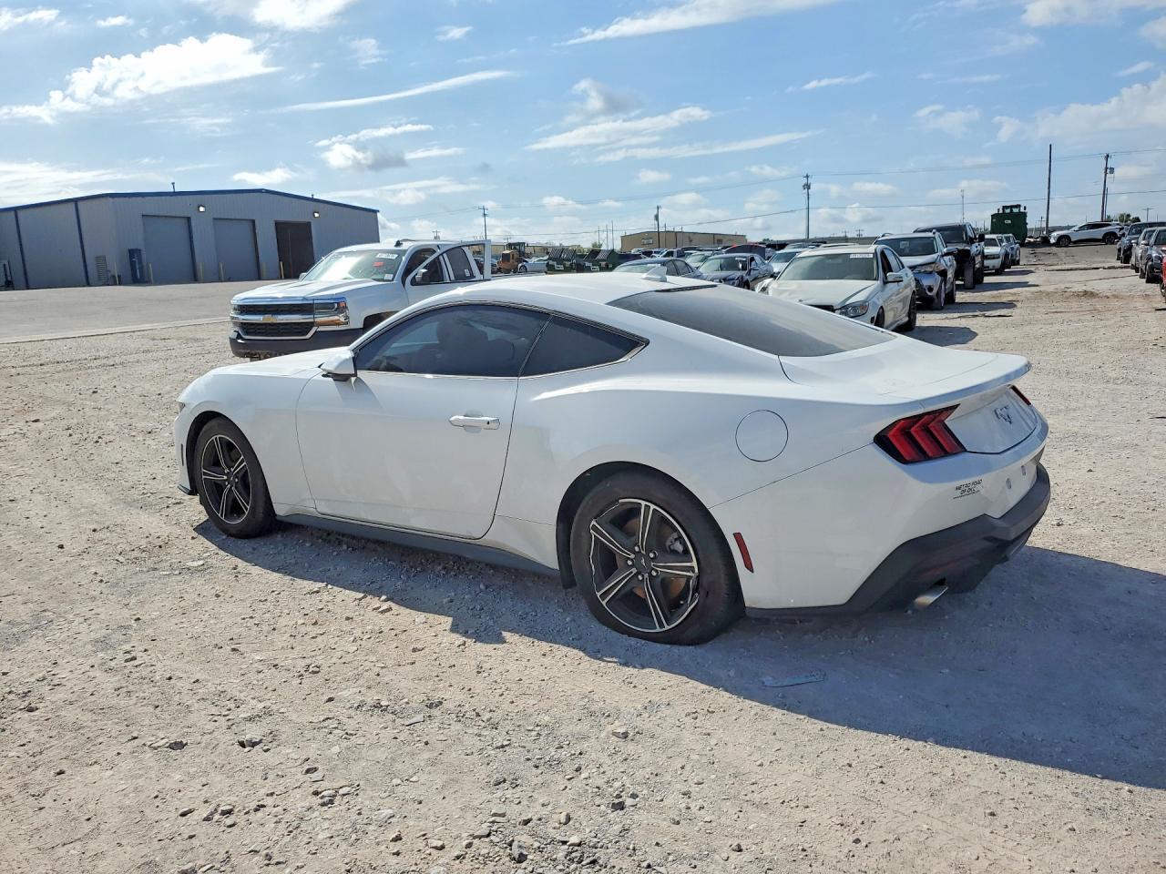 2025 Ford Mustang - zdjęcie 2