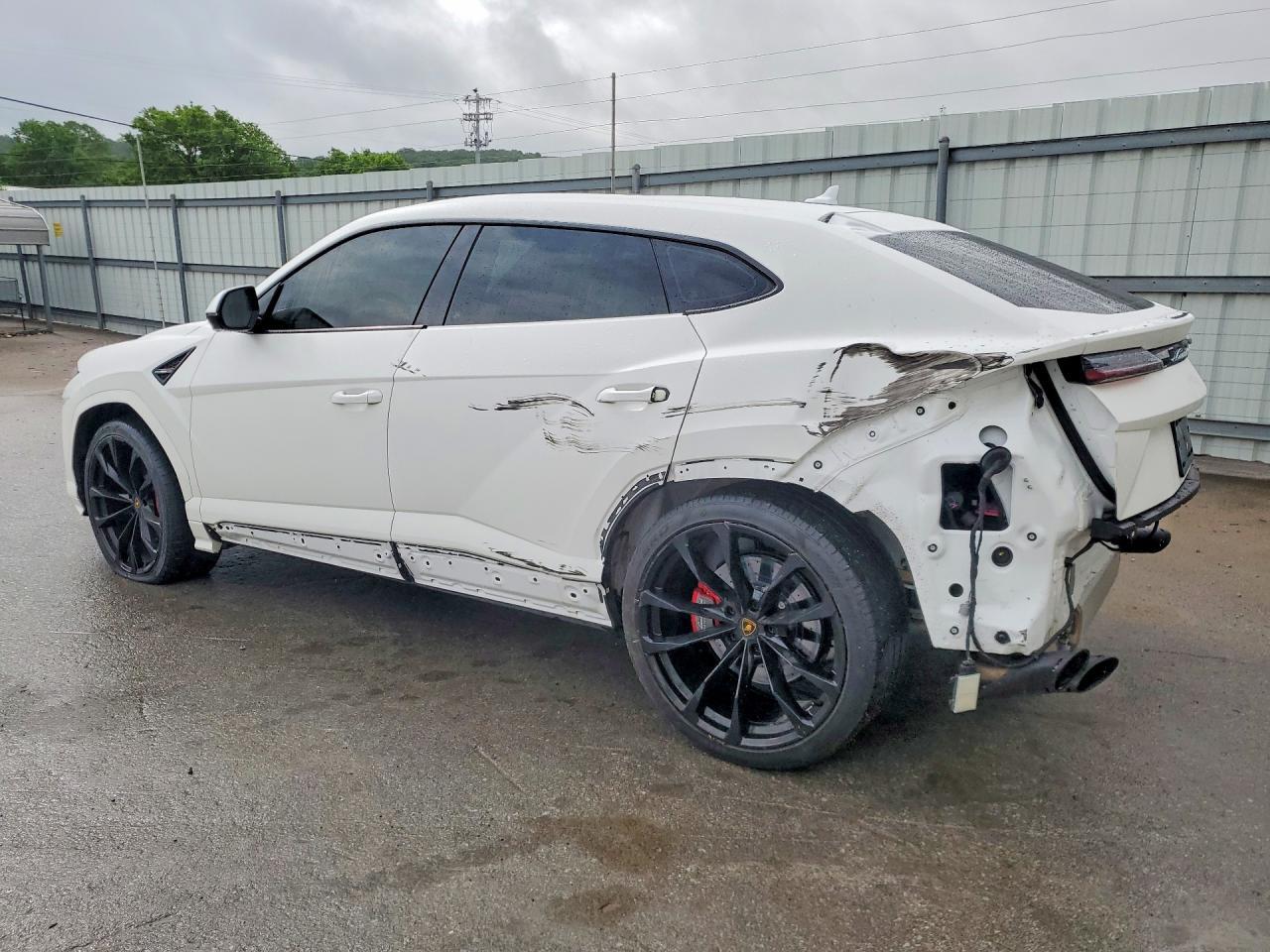 2022 Lamborghini Urus - zdjęcie 2