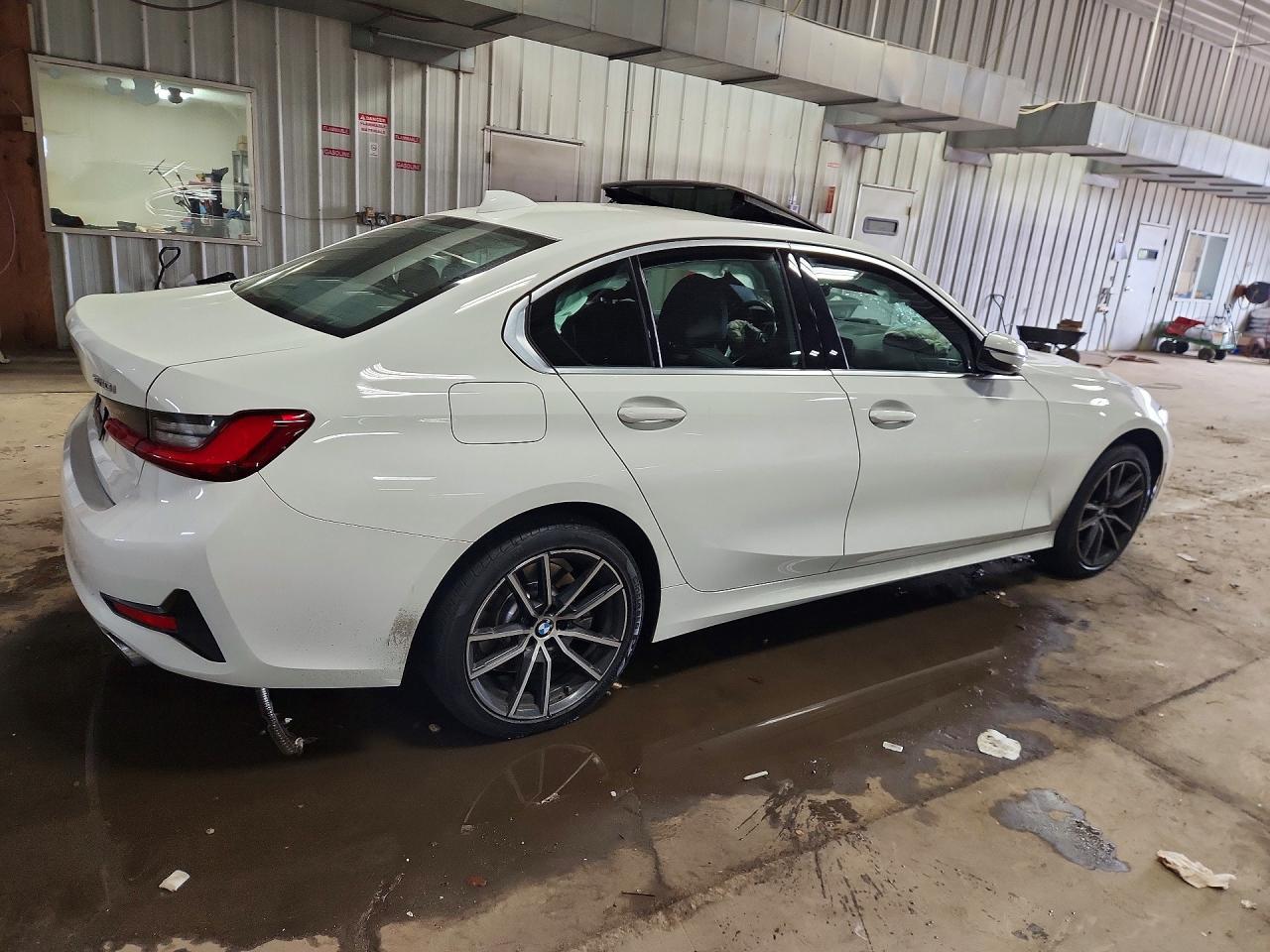 2020 BMW 330Xi - zdjęcie 3