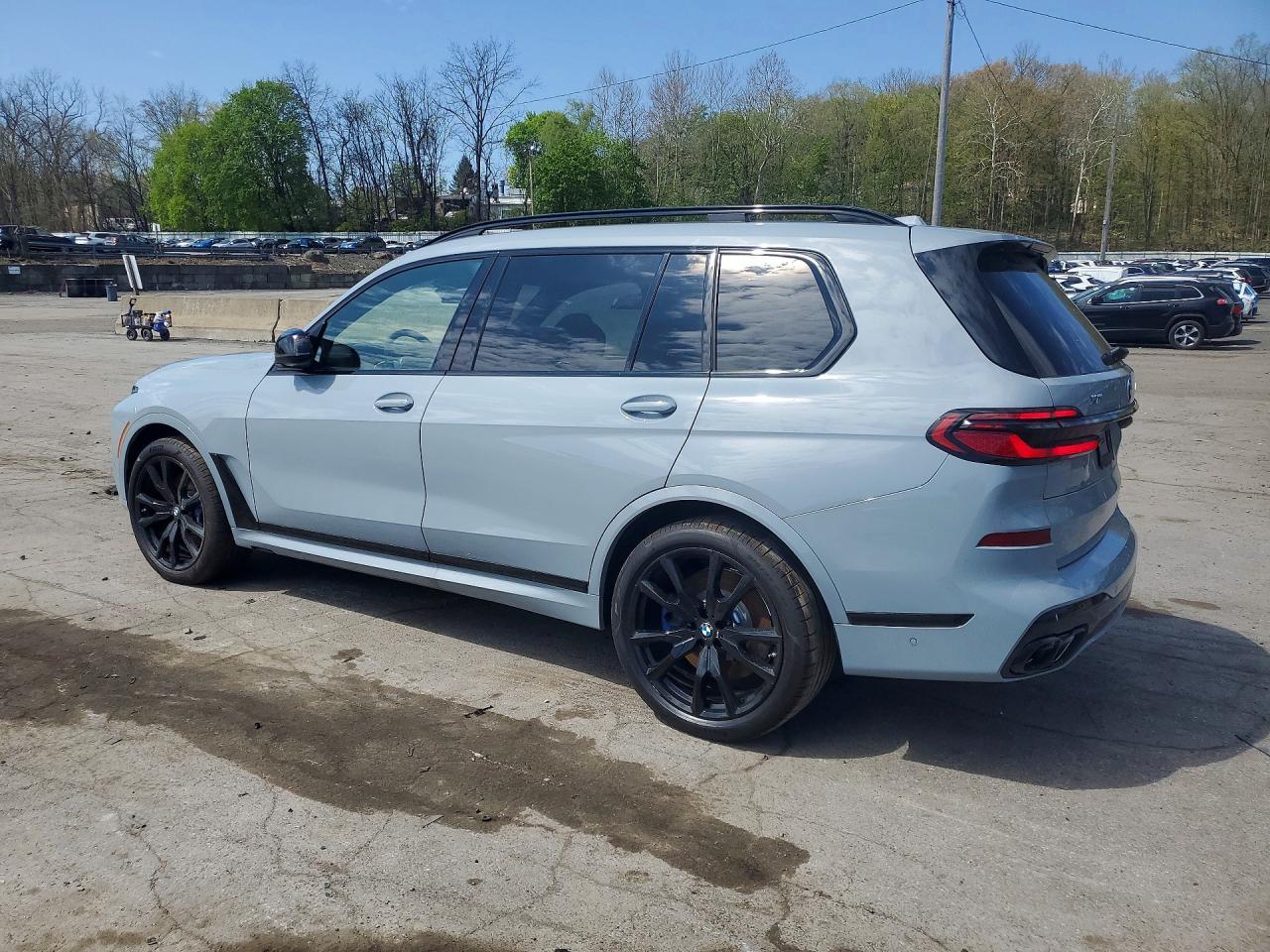 2026 BMW X7 M60I - zdjęcie 2