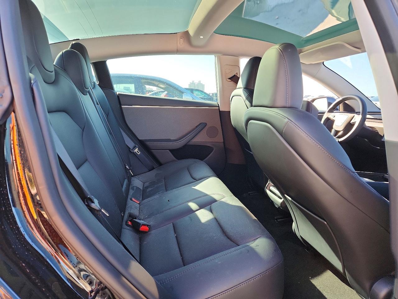 2025 Tesla Model 3 - zdjęcie 10