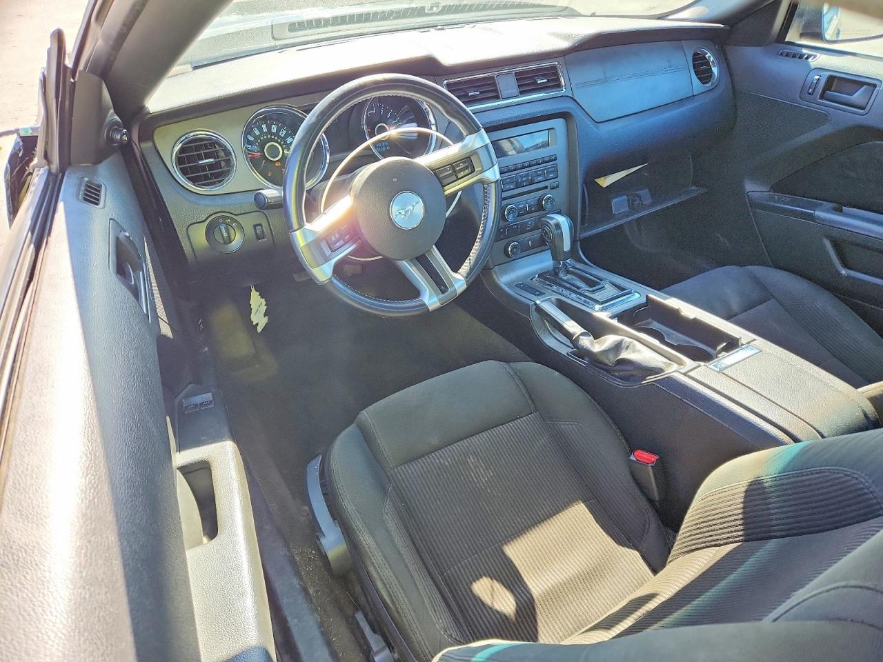 2014 Ford Mustang - zdjęcie 8