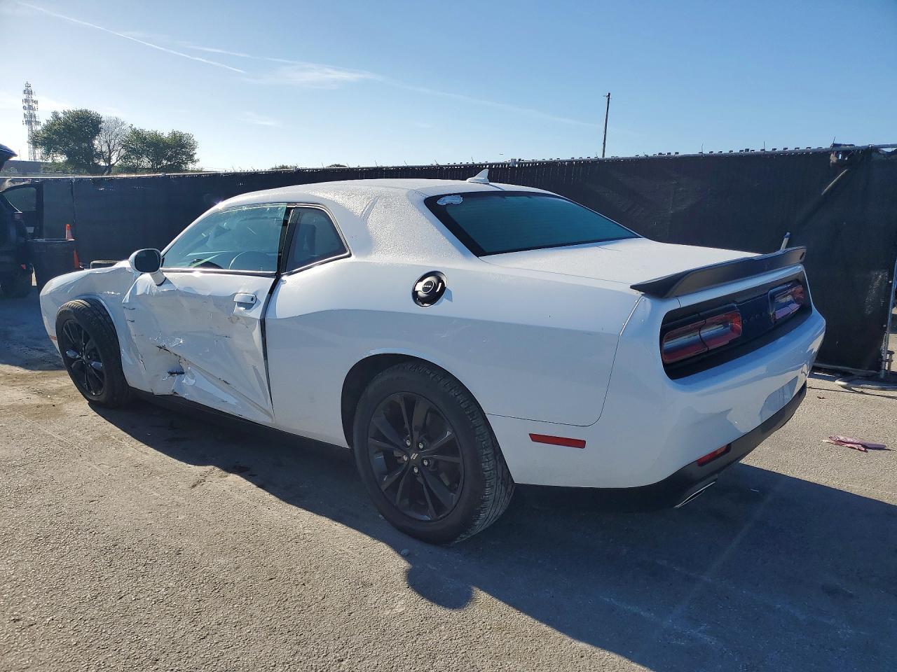 2021 Dodge Challenger Sxt - zdjęcie 2