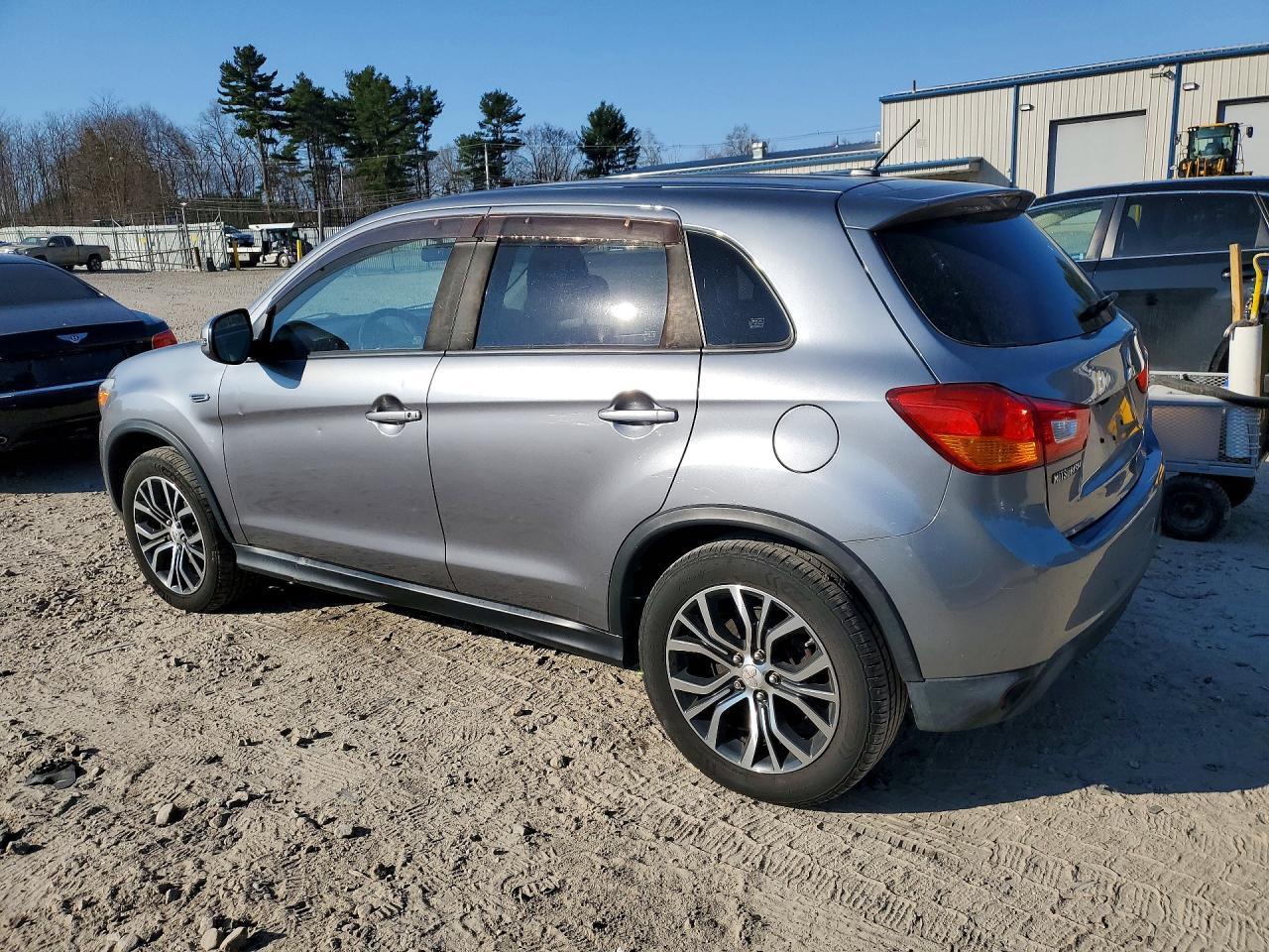 2016 Mitsubishi Outlander Sport Es - zdjęcie 2