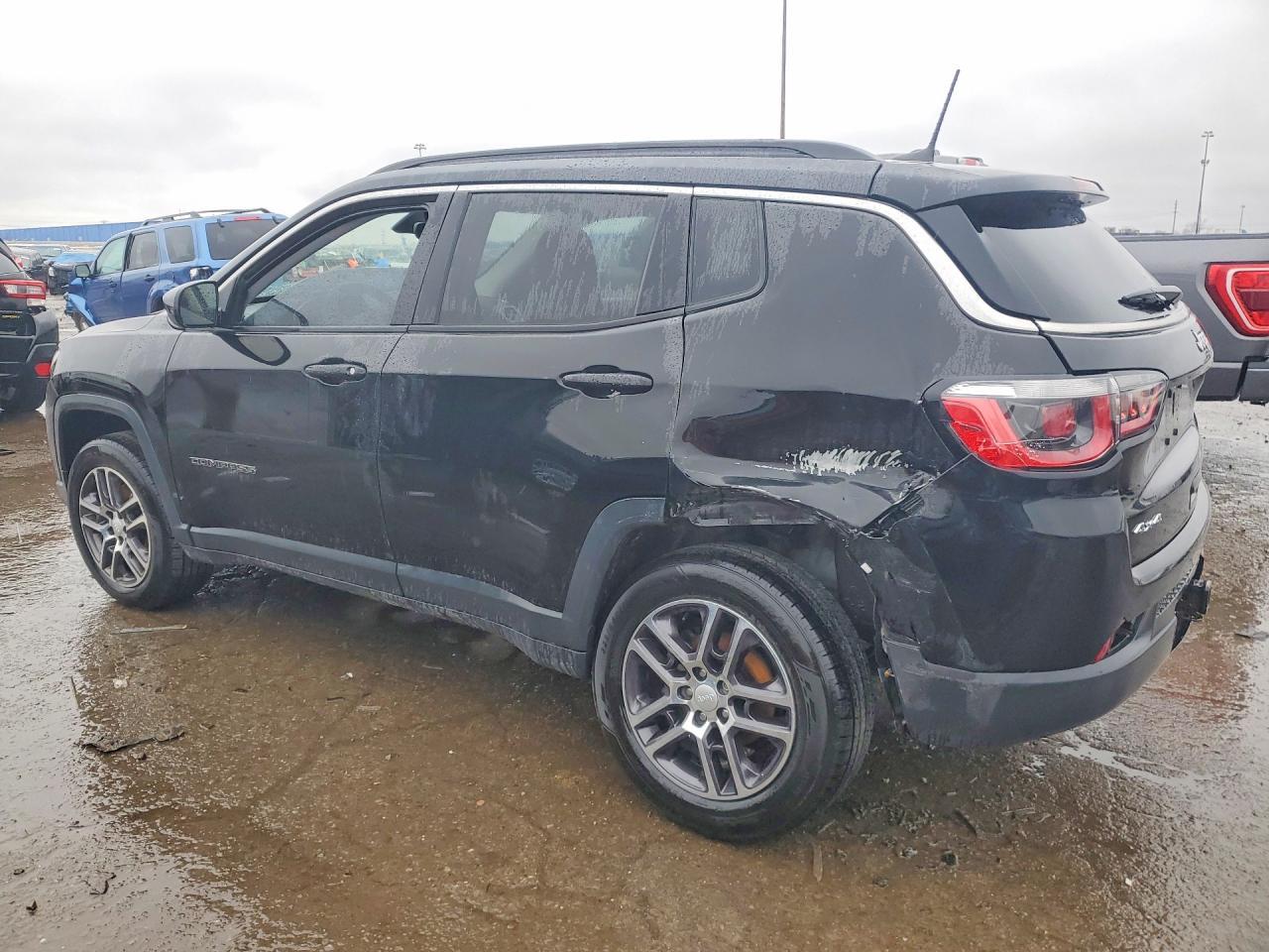 2017 Jeep Compass Latitude - zdjęcie 2