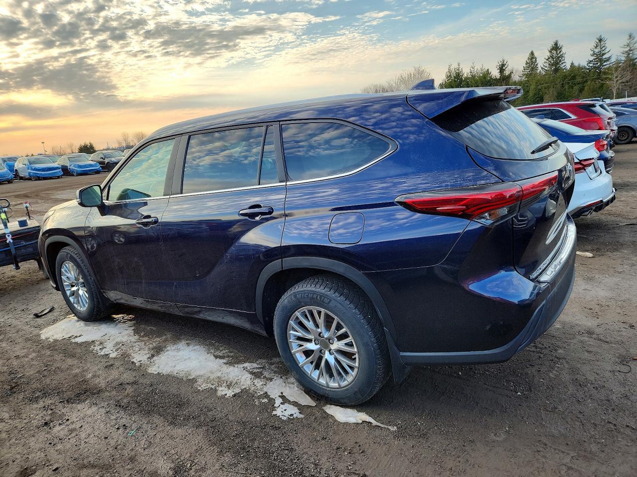 2023 Toyota Highlander L - zdjęcie 2